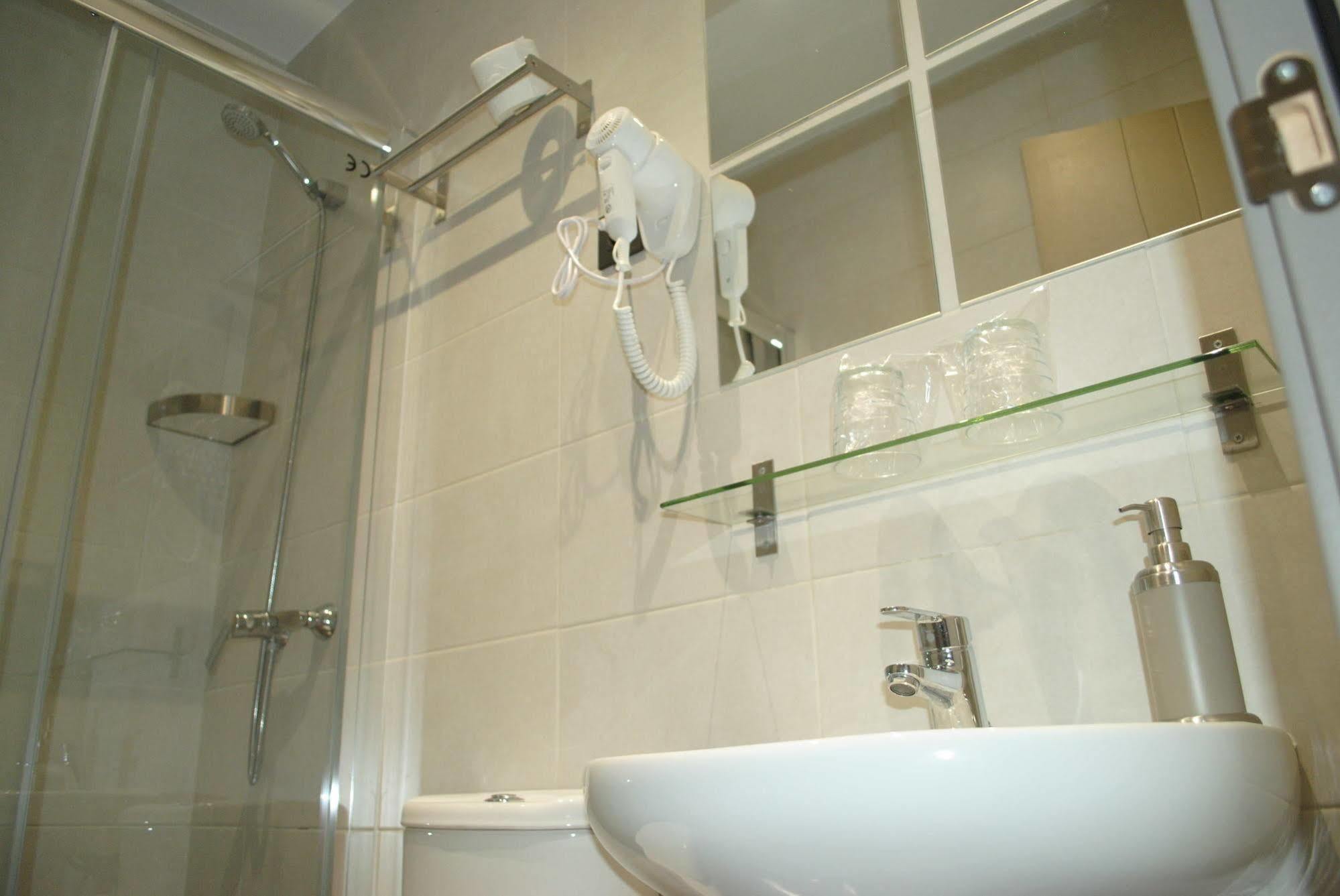Fuencarral Rooms Мадрид Екстериор снимка